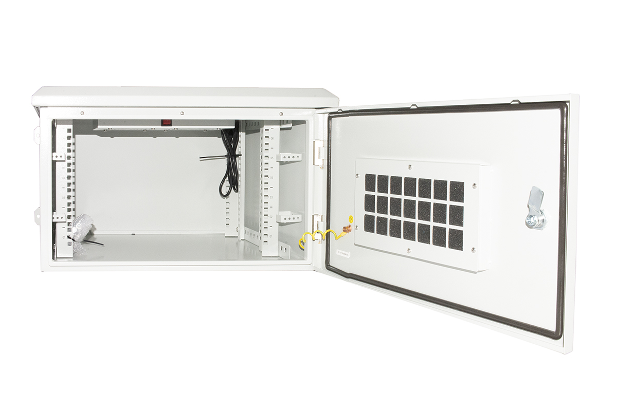 ARMADIO RACK 19 POLLICI 6U PER RETI DA ESTERNO CLASSE PROTEZIONE IP55 MISURE MM (L)600X(P)450X(A)333 GRIGIO CHIARO CON VENTOLE FILTRATE