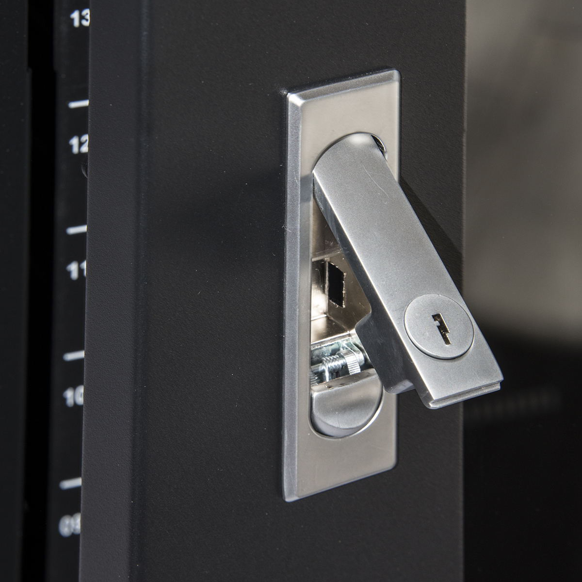ARMADIO RACK 19" PER RETI 32U (A)1610, (L)600, (P)600 COLORE NERO PORTA VETRO