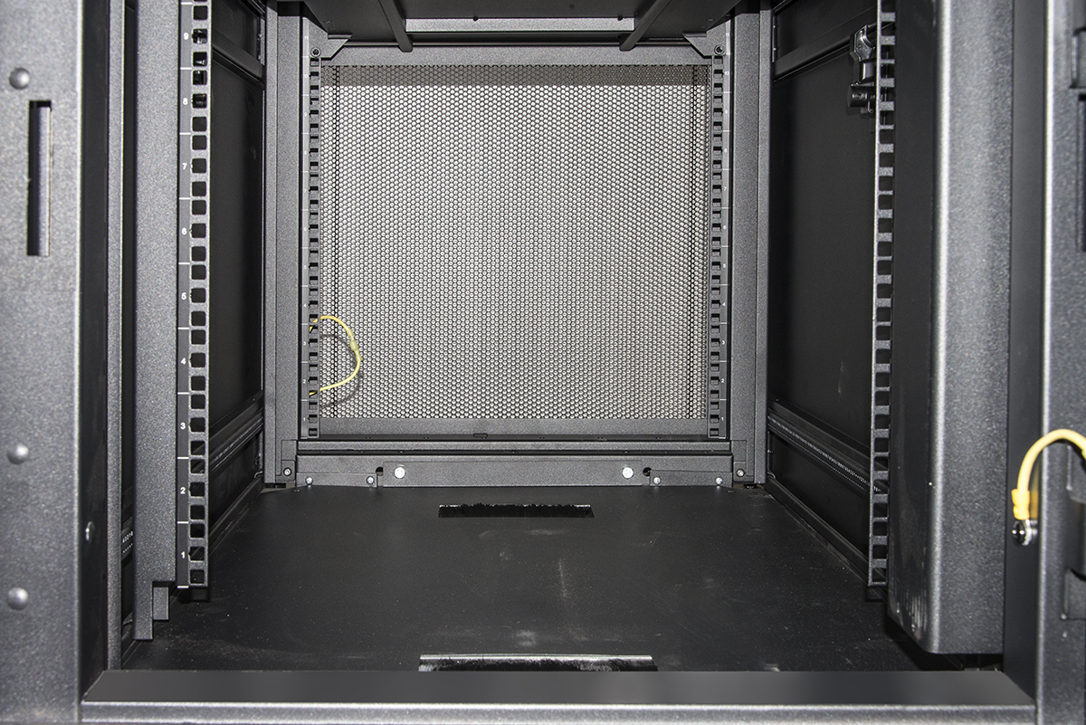 ARMADIO RACK 19" 42U CON 4 COMPARTIMENTI 1992(A) x 1070(P) X 600(L) NERO PORTE TRAFORATE