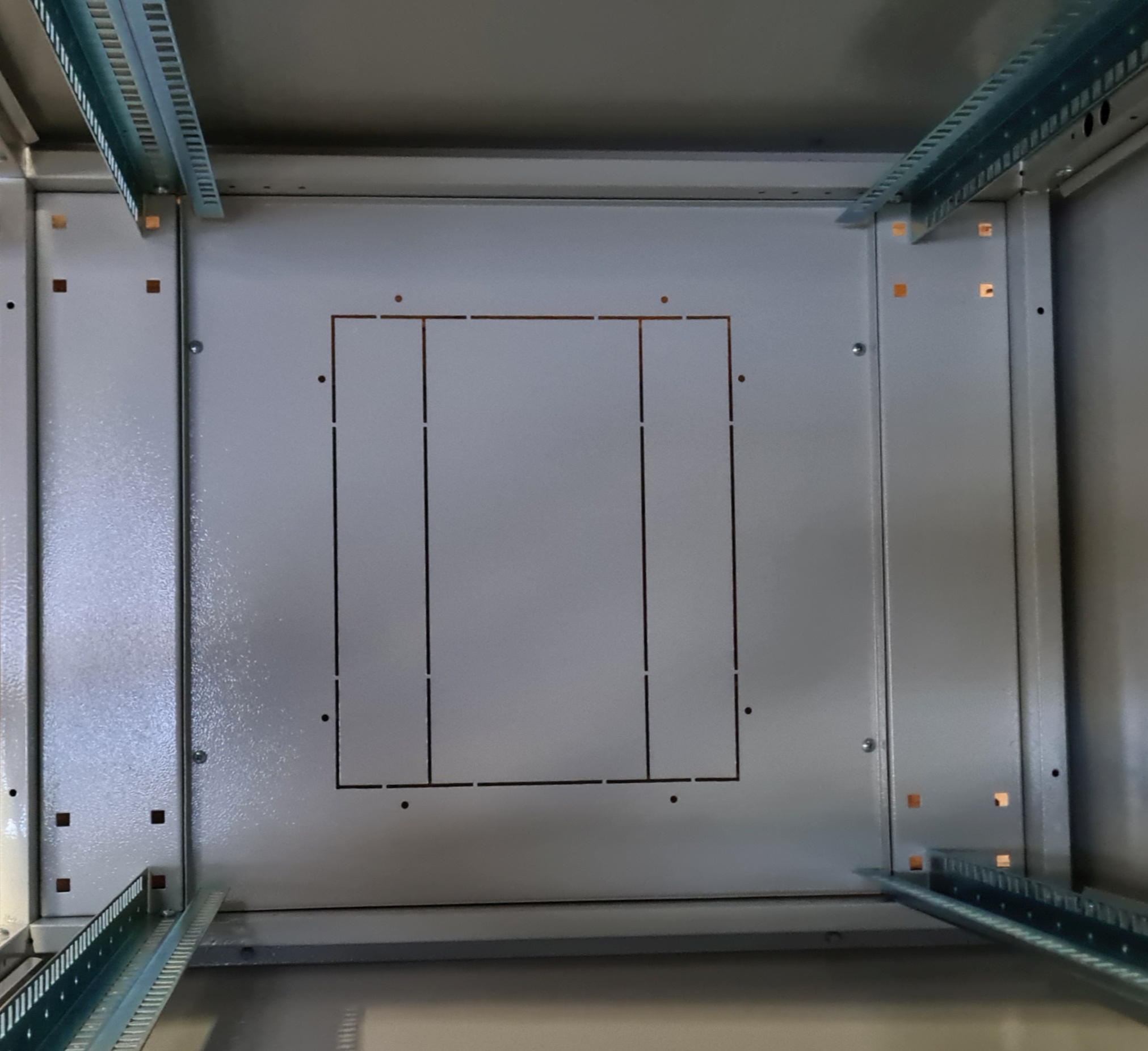 ARMADIO RACK PER RETI 19" 42U (A)2002, (L)600, (P)800 COLORE GRIGIO PORTA VETRO SERIE EAVI