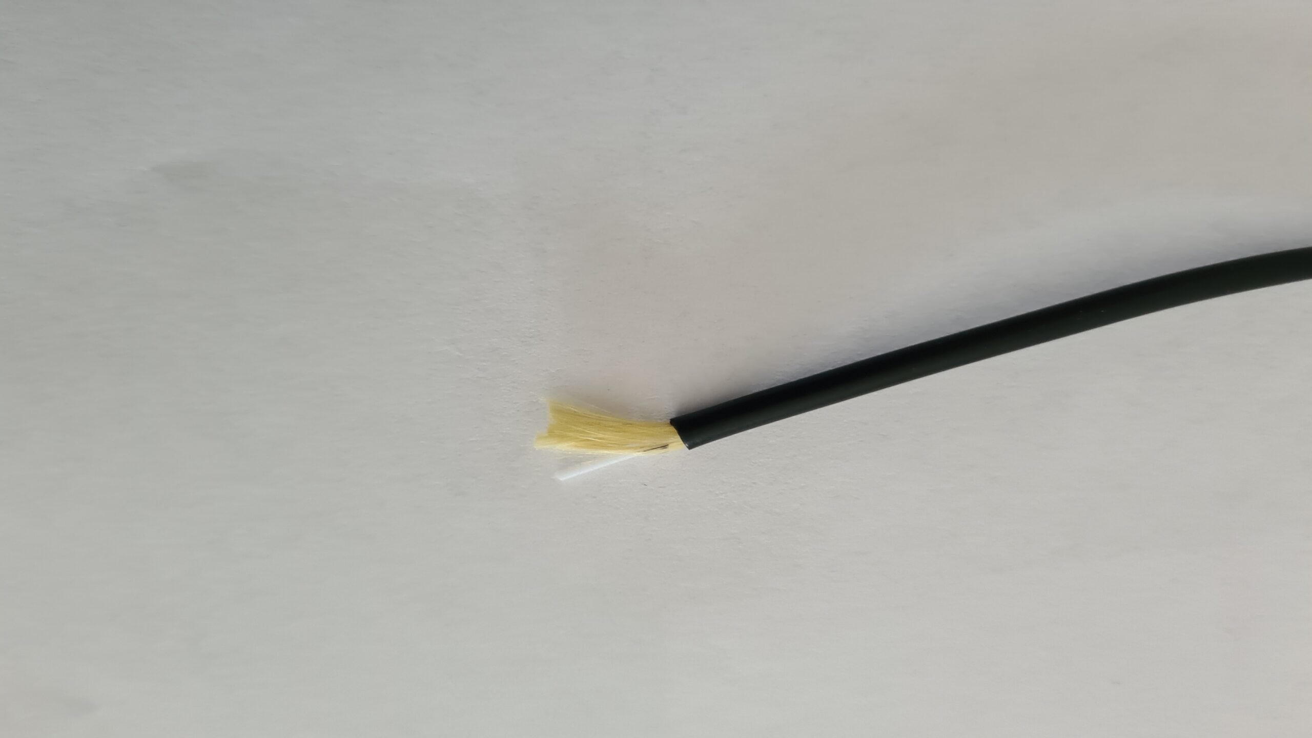 Matassa 2000 mt Cavo fibra ottica 2,8 mm con guaina nera in PVC, filati Kevlar OM2