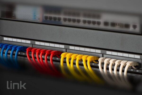 PANNELLO PATCH 19" NON SCHERMATO UTP 24 PORTE 8 POLI RJ45 PER RETI CATEGORIA 6 NERO